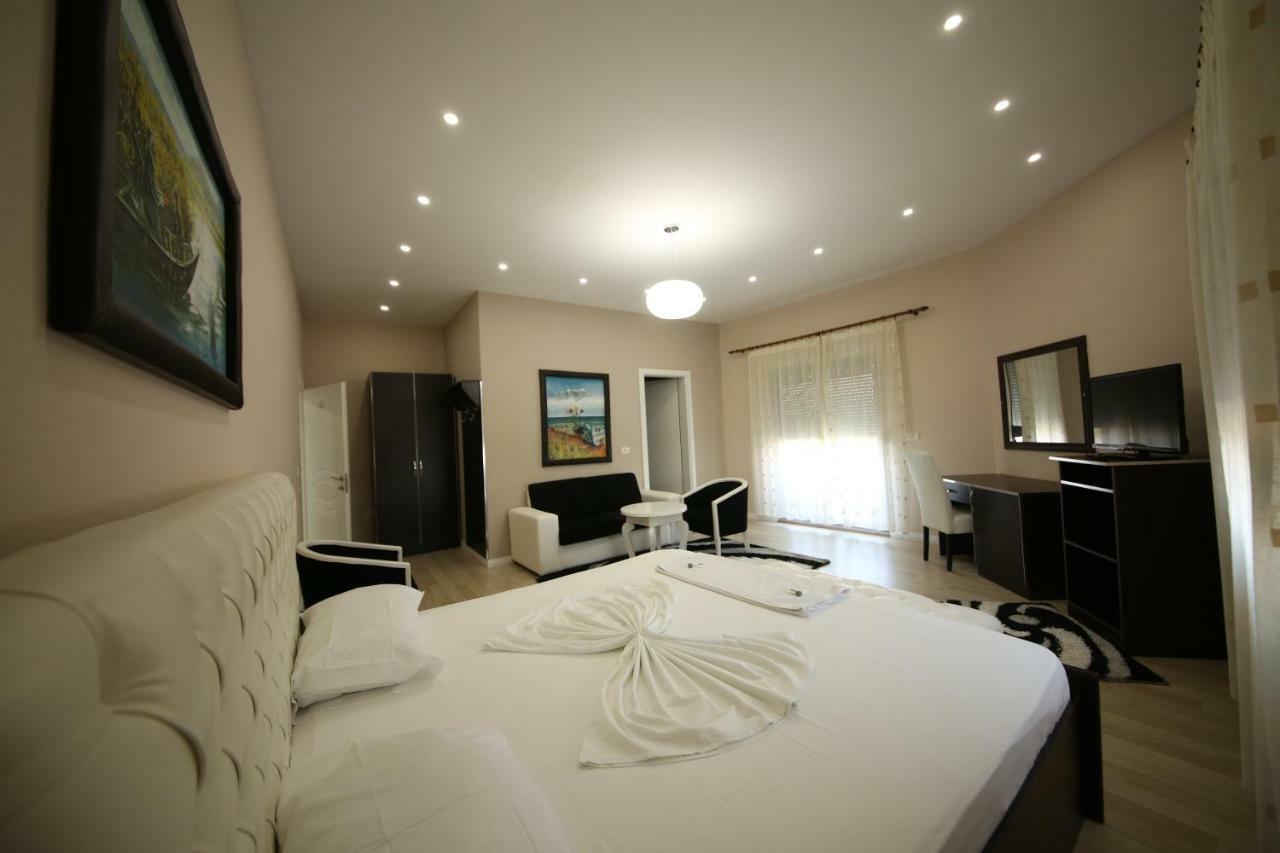 Hotel Holiday Koplik Εξωτερικό φωτογραφία